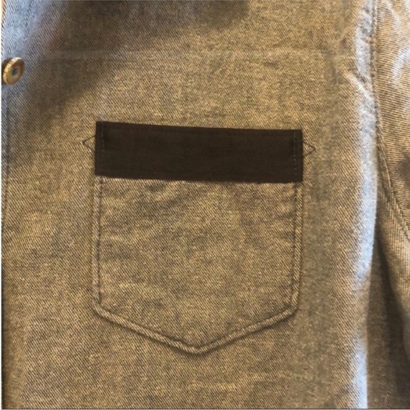 The North Face Size Medium Button Down Shirt. - Picture 6 of 11